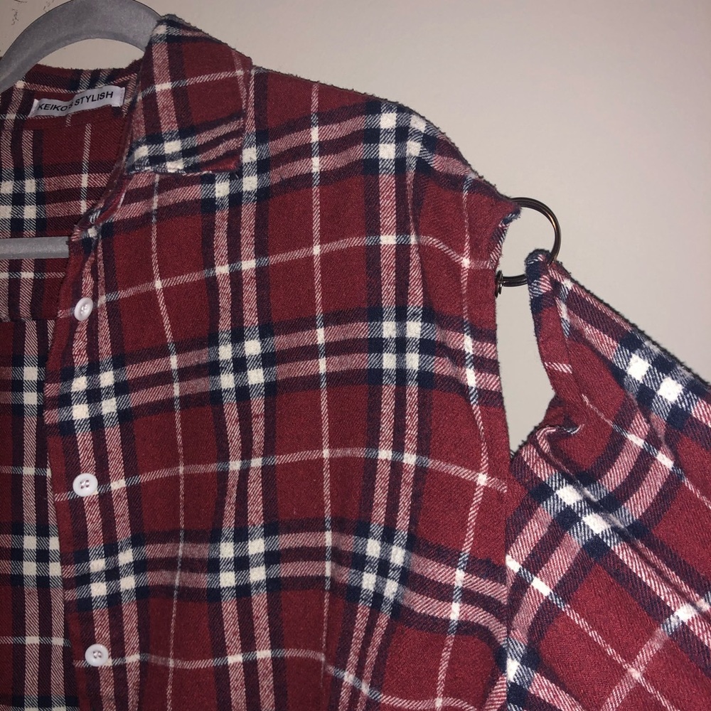 Cut-off Shoulder Plaid Shirt